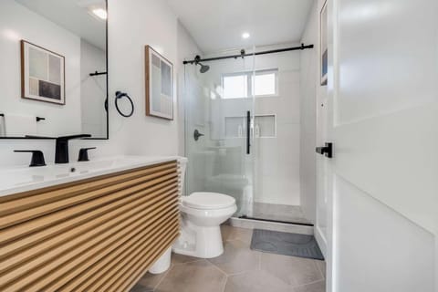 Brand New Apt w Parking Blocks from Downtown- D House in Sunnyvale