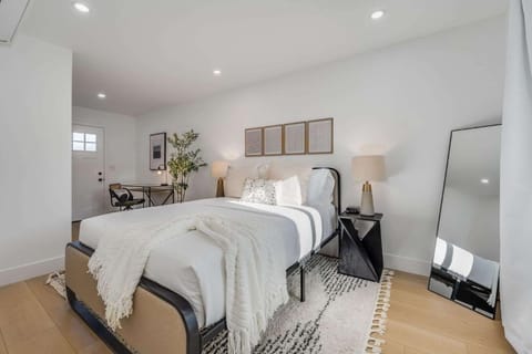 Brand New Apt w Parking Blocks from Downtown- D House in Sunnyvale