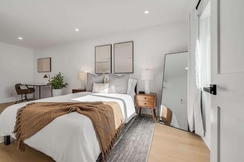 Brand New Apt w Parking Blocks from Downtown- F House in Sunnyvale