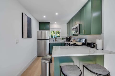 Brand New Apt w Parking Blocks from Downtown- F House in Sunnyvale