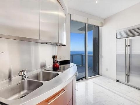 Luxurious Condo With Direct Ocean Views Apartment in Sunny Isles Beach