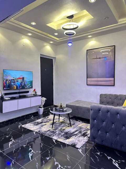 TV and multimedia, Living room, Seating area, Evening entertainment