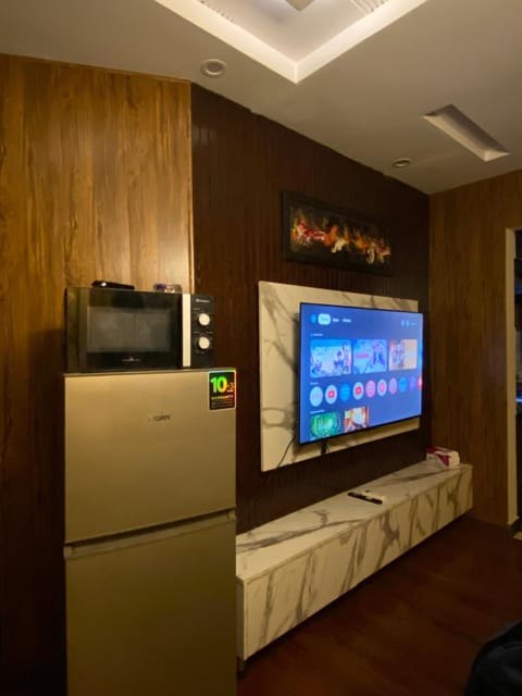 Communal lounge/ TV room, TV and multimedia, minibar, oven