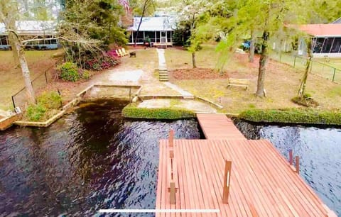 A Great Lake house near the sc dam House in Lake Marion