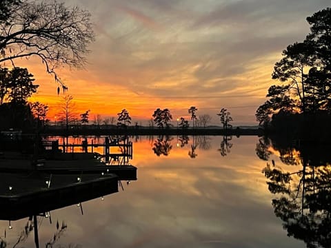 A Great Lake house near the sc dam House in Lake Marion