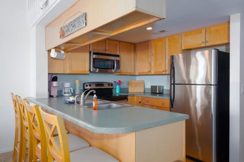 Carolina Waves - Oceanfront Relaxation and Poolside Fun in Surf City! Apartment in Surf City