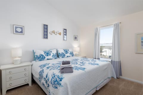 Carolina Waves - Oceanfront Relaxation and Poolside Fun in Surf City! Apartment in Surf City