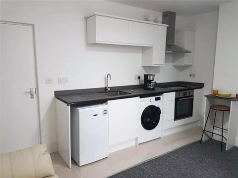 Minimalist 1 Bed Apartment 15 Mins from Train Station Apartment in Northampton