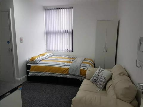 Minimalist 1 Bed Apartment 15 Mins from Train Station Apartment in Northampton