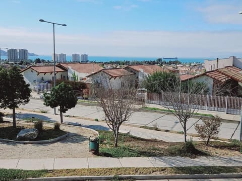 Casa a pasos de la playa con piscina temperada House in Coquimbo