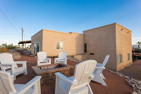 Peakview - Pool Spa Firepit Games Garage House in Lake Havasu City