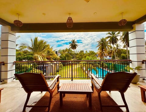 Patio, Day, Garden, View (from property/room), Balcony/Terrace, Living room, Seating area, Garden view, Pool view, Area and facilities, Swimming pool, sunbed