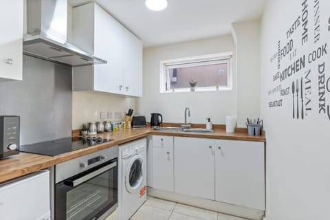 2 Bed Serviced Apartment in Surrey Apartment in Redhill