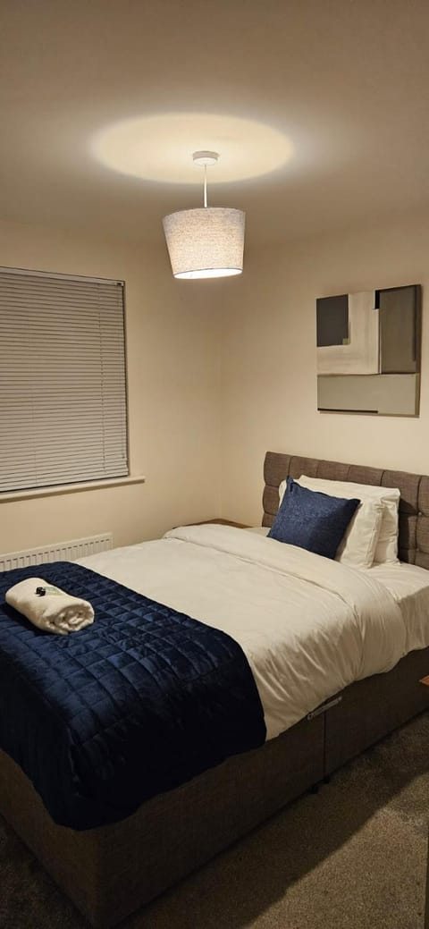 Spacious Luxurious Serviced Accommodation 5 House in Wolverhampton