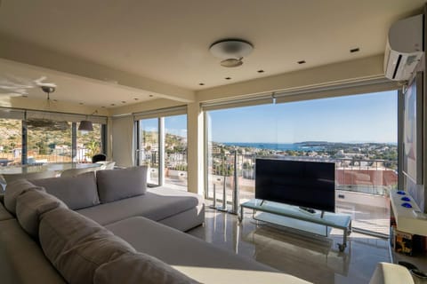 TV and multimedia, View (from property/room), Seating area, Sea view