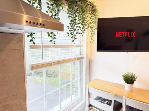 TV and multimedia, Dining area