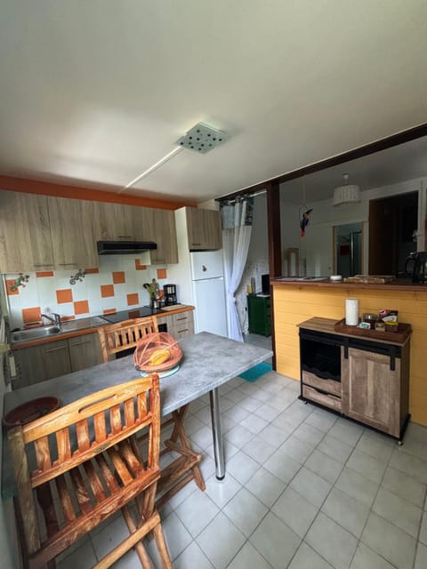 Kitchen or kitchenette, Dining area, oven, stove, toaster