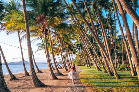 Belle Escapes Villa Latania Palm Cove Villa in Palm Cove