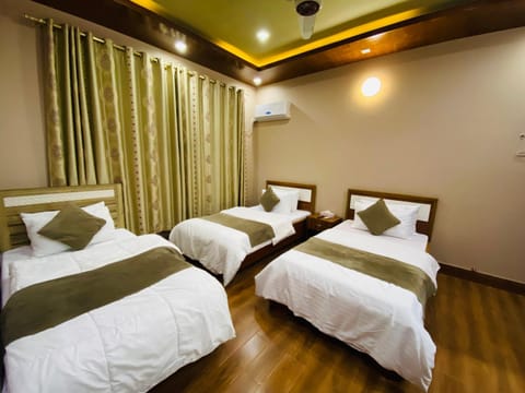 Bed, TV and multimedia, Bedroom, wardrobe, air conditioner