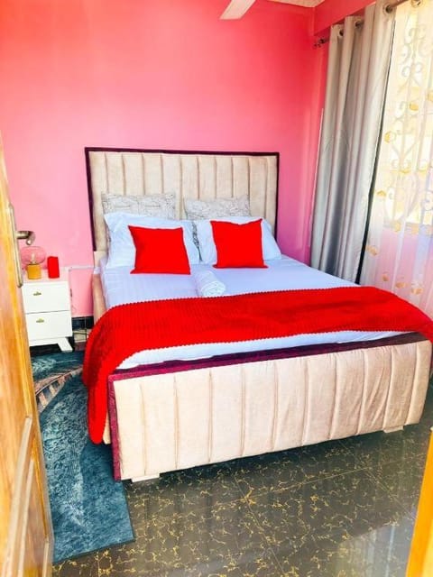 Central Beautiful & peaceful Private bedroom AC, Very fast WiFi Bed and Breakfast in City of Dar es Salaam