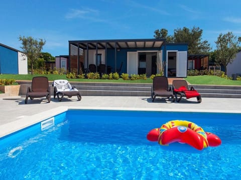 Property building, Balcony/Terrace, Swimming pool