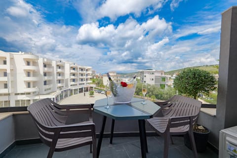 Day, View (from property/room), Balcony/Terrace, Quiet street view