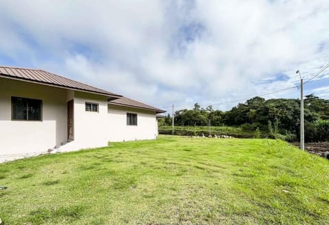 Bat-Bur house House in Boquete