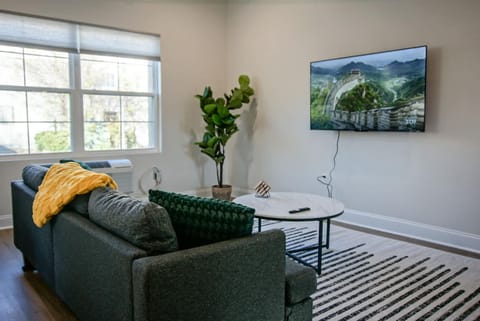 StayAE Downtown - 1BR Apartment, Ground Floor Apartment in Baton Rouge