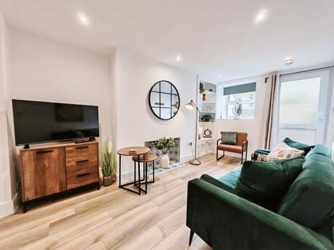Communal lounge/ TV room, TV and multimedia, Living room, Seating area