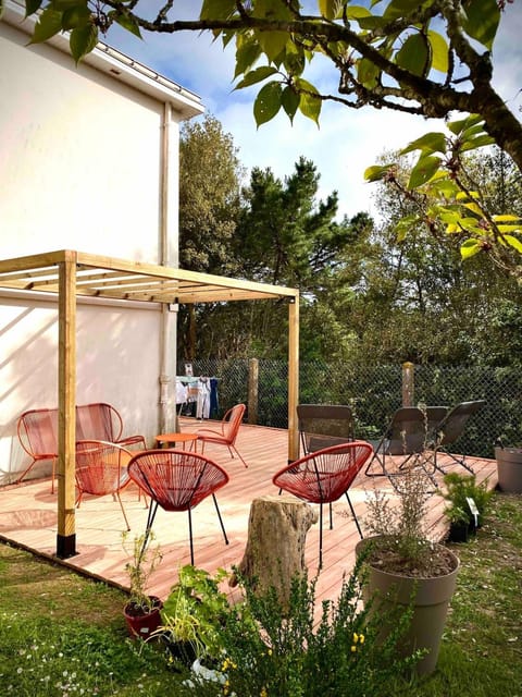 Patio, Garden, Dining area, Garden view