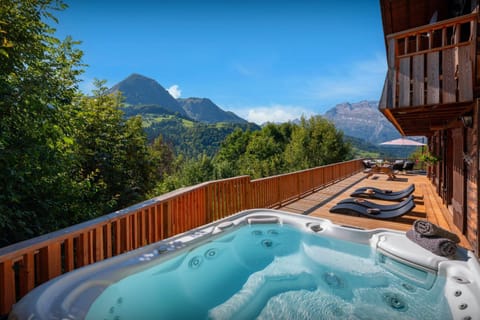 Nearby landmark, Off site, Day, Natural landscape, Hot Tub, Mountain view