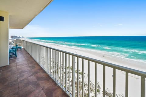 Grand Surf 7E Apartment in Lower Grand Lagoon