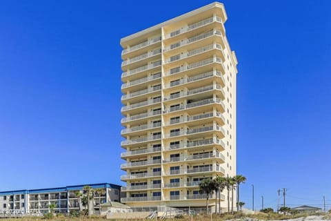 Grand Surf 7E Apartment in Lower Grand Lagoon