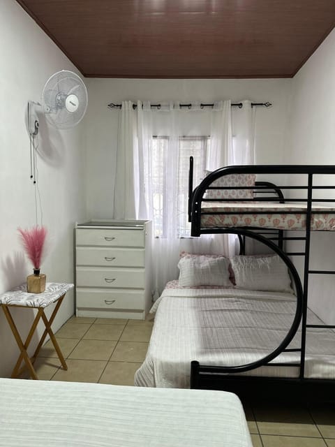 Bedroom, bunk bed