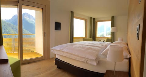 Guarda Lodge Hotel in Canton of Grisons
