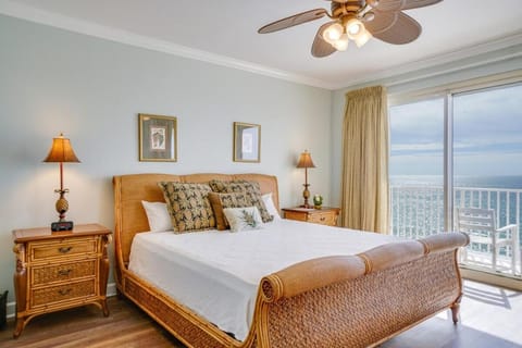 Grand Surf 7W Apartment in Lower Grand Lagoon