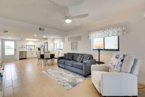 5 Mi to Fort Myers Beach Condo with Private Lanai! Apartamento in Iona