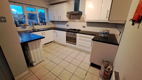 Kitchen or kitchenette, dishwasher, oven