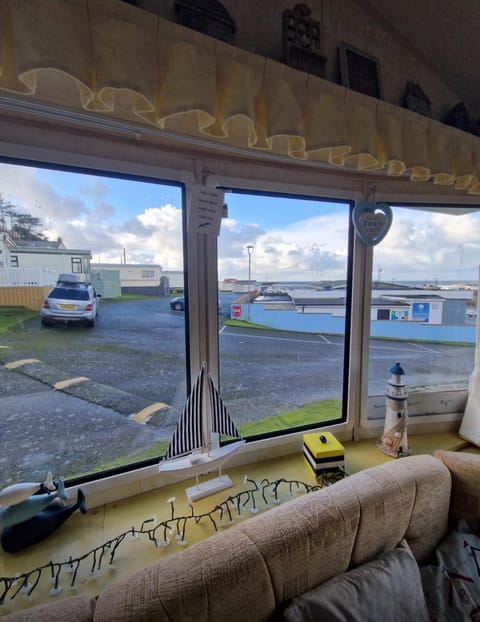 Sea View Escape 2 Bedroom Pet Friendly Caravan at Clarach Bay House in Tirymynach