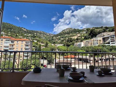 Apartment 6 minutes from Monaco train station Apartment in Monaco