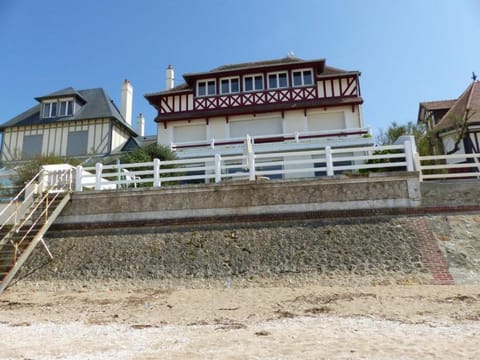 Apt bord de mer, vue exceptionnelle,près Deauville Apartment in Blonville-sur-Mer