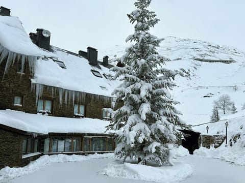 Property building, Natural landscape, Winter, Mountain view