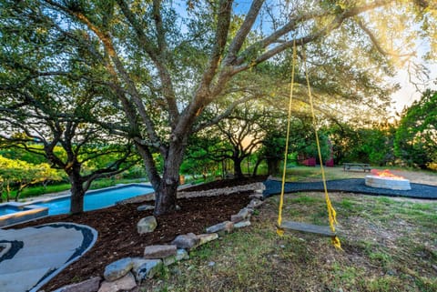 Sleeps 20 Private Pool Backyard Luxurious Home House in Austin