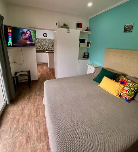 Bed, TV and multimedia, Bedroom