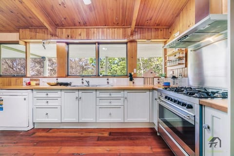 Lavish Lodge with 6 bedrooms in Kurrajong House in Grose Vale