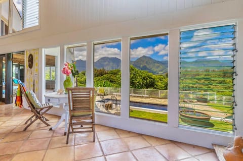 Boho Paradise, Mountain and Ocean Views, Private Pool, AC, Beach Gear House in Princeville