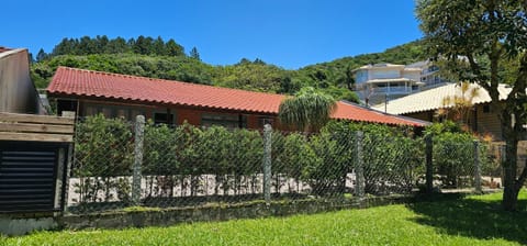 Cantinho de Zimbros House in Porto Belo