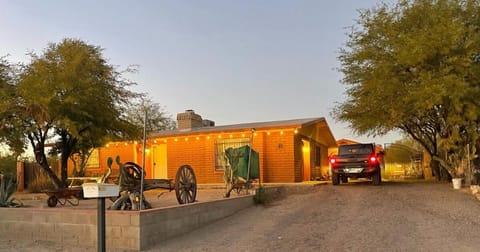 Spacious Desert Getaway Scenic Views Hammock Casa in Marana