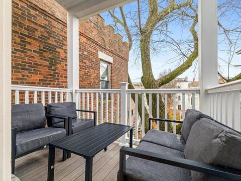 4BR LUX Home near Harvard MIT BU Subway Apartment in Cambridgeport