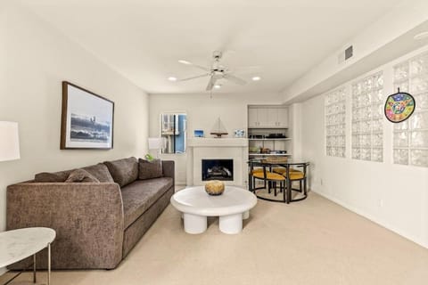 Beachfront 4BR Luxury Top-Floor Escape Apartment in Manhattan Beach